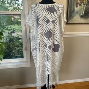 White‎ Geometric Patterned Fringe Cover-Up